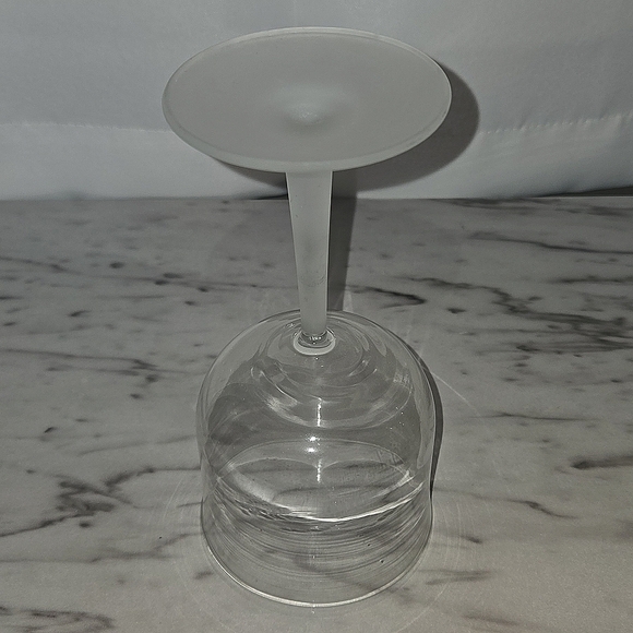 2 Frosted Stem Wine Glasses - Picture 7 of 10